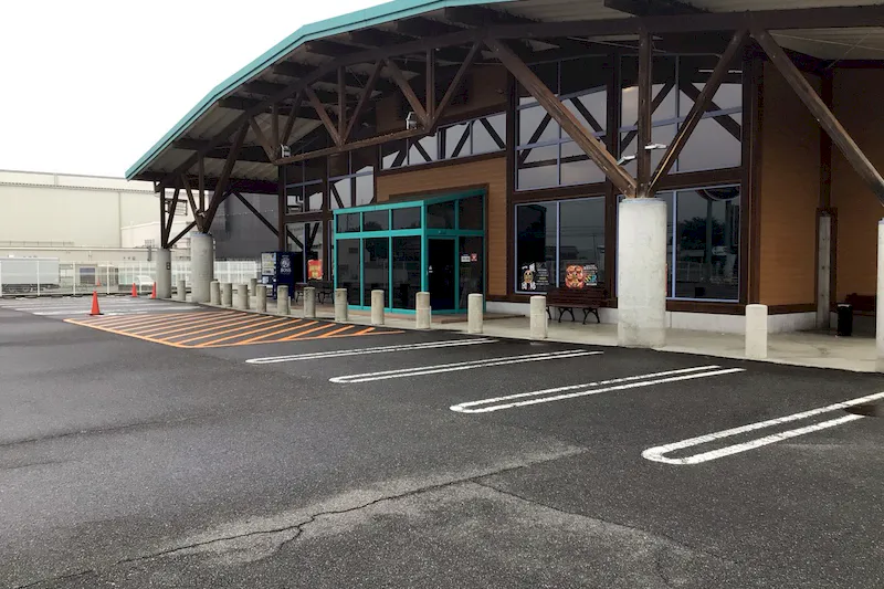 【ダイナム滋賀八日市店｜割引キャンペーン実施中】キッチンカーやプロモーションでの出店に最適なアミューズメント施設のイベントスペース