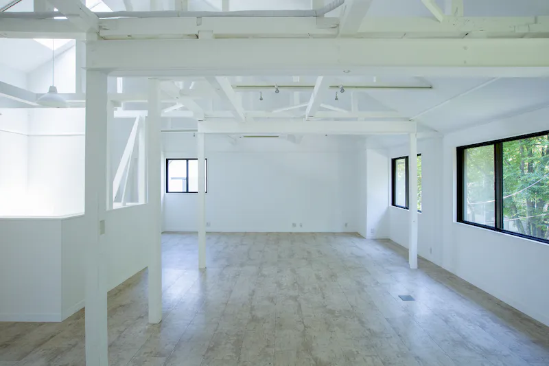 【代々木上原駅5分 / 一軒家 】アパレル展示会、PRイベントに最適な、白を基調とした一棟貸し路面イベントスペース