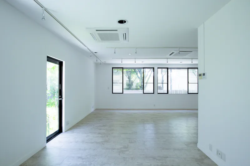 【代々木上原駅5分 / 一軒家 】アパレル展示会、PRイベントに最適な、白を基調とした一棟貸し路面イベントスペース