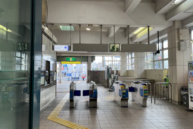 【横浜市営地下鉄ブルーライン北新横浜駅｜割引キャンペーン実施中】各種プロモーションやサンプリングに最適な改札外正面のイベントスペース