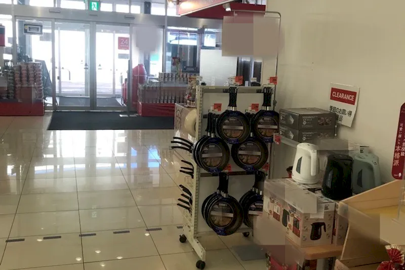【西友　駒ヶ根店】サッカー台後方　プロモーション用途や物販、食物販のポップアップストアに最適なスーパー店内催事イベントスペース
