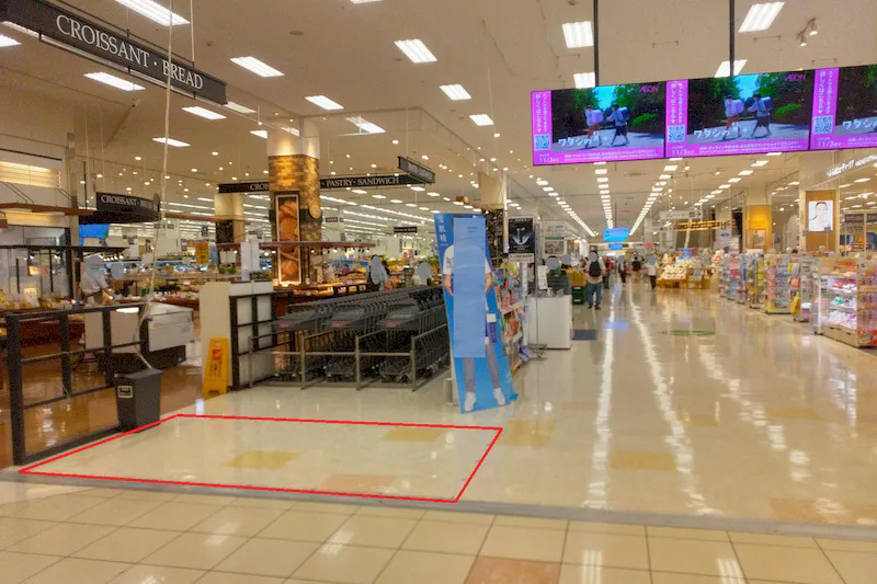 【イオン直方店（福岡県）】パン工場前　催事スペース