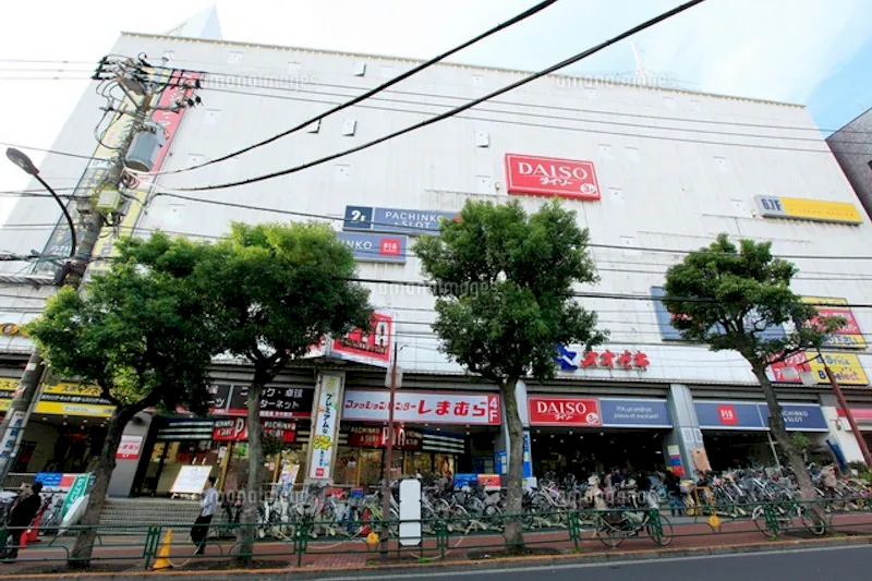 【大森駅前ビル】個包装の食物販やアパレルの販売に最適な大型スーパー入居の駅チカ商業施設の正面入口に置するイベントスペース(16㎡)