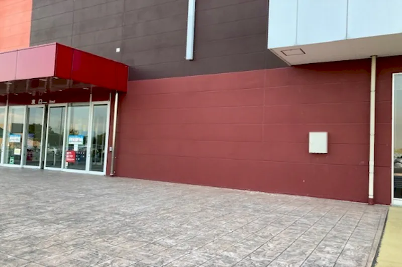 【三井アウトレットパーク 北陸小矢部】東口屋外エントランス付近②