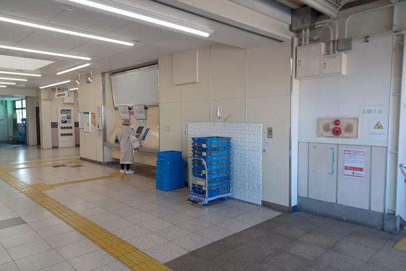 【元山駅】（改札外）食物販やポップアップストアに最適な人の流動が多い改札前コンコース