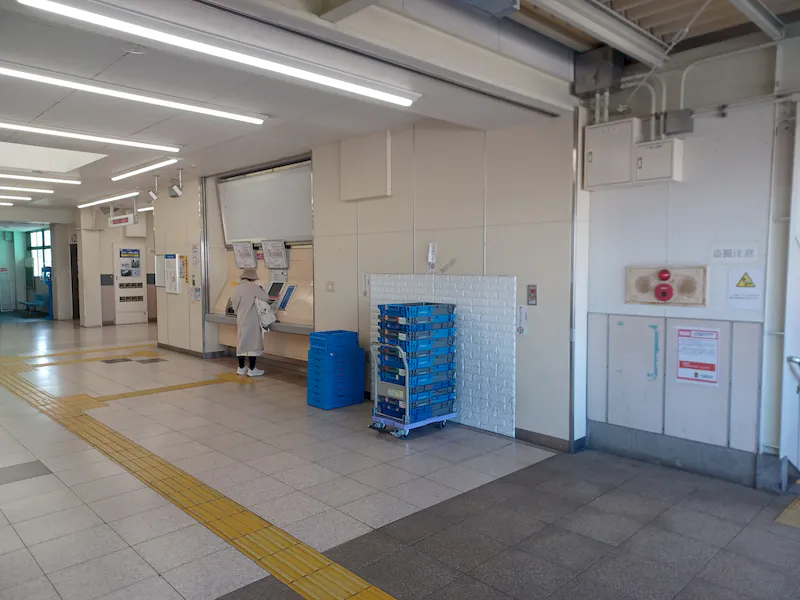 【元山駅】（改札外）食物販やポップアップストアに最適な人の流動が多い改札前コンコースの画像3