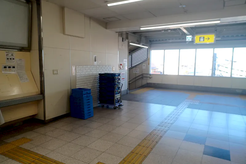 【元山駅】（改札外）食物販やポップアップストアに最適な人の流動が多い改札前コンコース