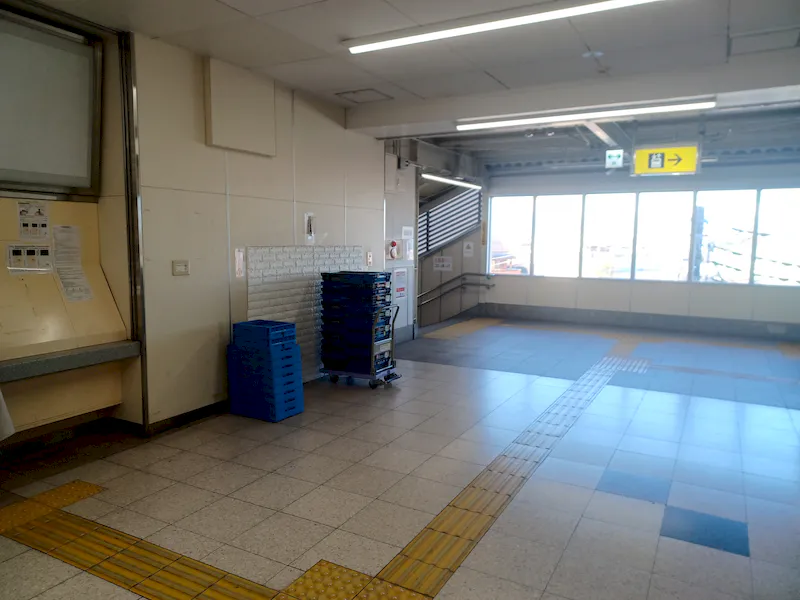 【元山駅】（改札外）食物販やポップアップストアに最適な人の流動が多い改札前コンコースの画像2