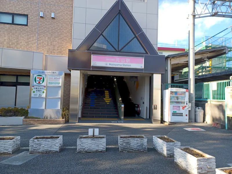 【元山駅】（改札外）食物販やポップアップストアに最適な人の流動が多い改札前コンコースの画像4