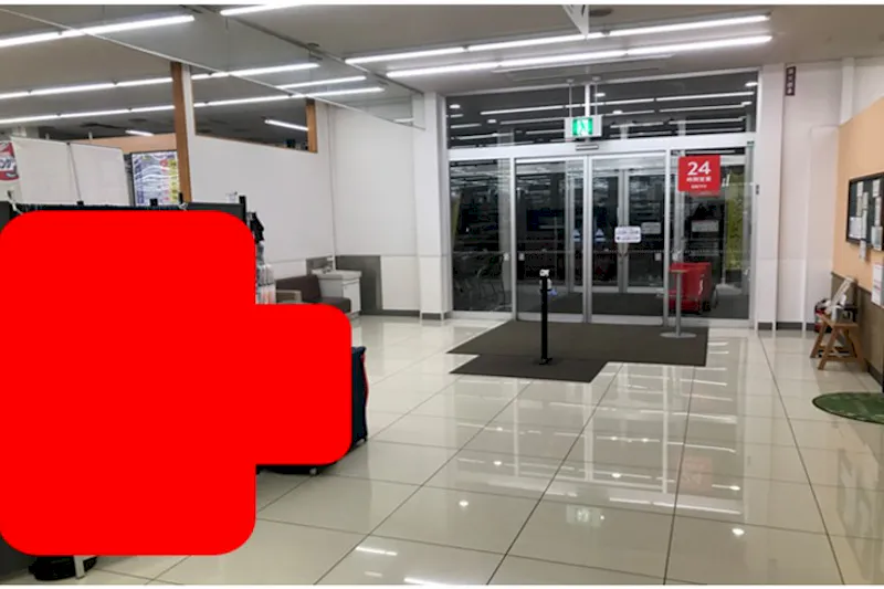 【西友　伊那竜東店】店内入口付近（レジ前 クリーニング/理美容側入口付近)　プロモーション用途や物販、食物販のポップアップストアに最適なスーパー店内催事イベントスペース