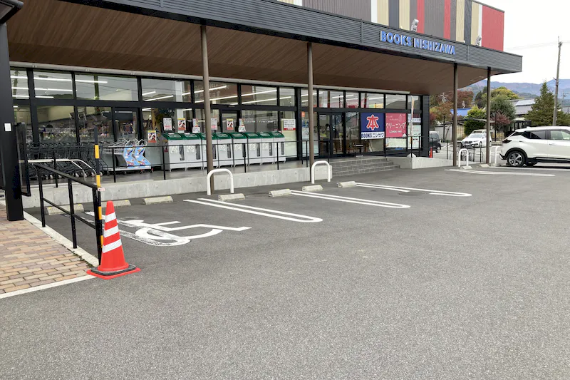 【宮田食彩館】キッチンカー出店やプロモーション催事に最適な店舗前駐車場スペース
