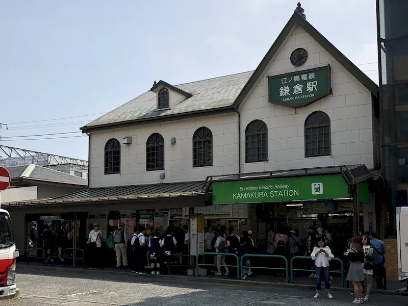 JR横須賀線鎌倉駅西口、江ノ電鎌倉駅より徒歩1分の好立地です。