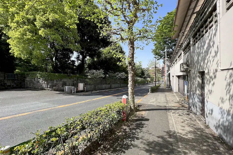 【赤坂見附駅5分】赤坂・元赤坂エリア。各種撮影、展示会や個展、教室、ワークショップに適した豊川稲荷東京別院隣接の路面ギャラリースペース