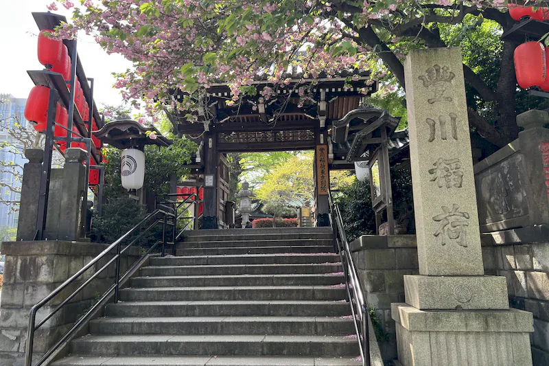 【赤坂見附駅5分】赤坂・元赤坂エリア。各種撮影、展示会や個展、教室、ワークショップに適した豊川稲荷東京別院隣接の路面ギャラリースペース