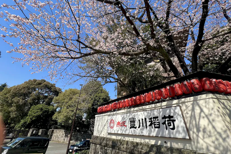 【赤坂見附駅5分】赤坂・元赤坂エリア。各種撮影、展示会や個展、教室、ワークショップに適した豊川稲荷東京別院隣接の路面ギャラリースペース