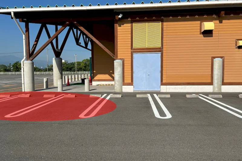 【ダイナム愛媛西条店ゆったり館｜割引キャンペーン実施中】キッチンカーや各種プロモーションに最適なアミューズメント施設のイベントスペース（駐車場）