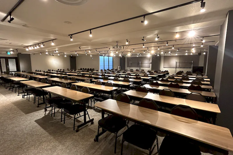 【新宿三丁目駅3分】展示会や会議に最適な駅チカで落ち着いた雰囲気のレンタルスペース