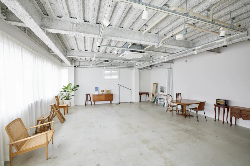 【桃谷駅6分】ロケや撮影会等の撮影用途、アパレルの展示会や販売会に最適な明るく開放的なスタジオスペース
