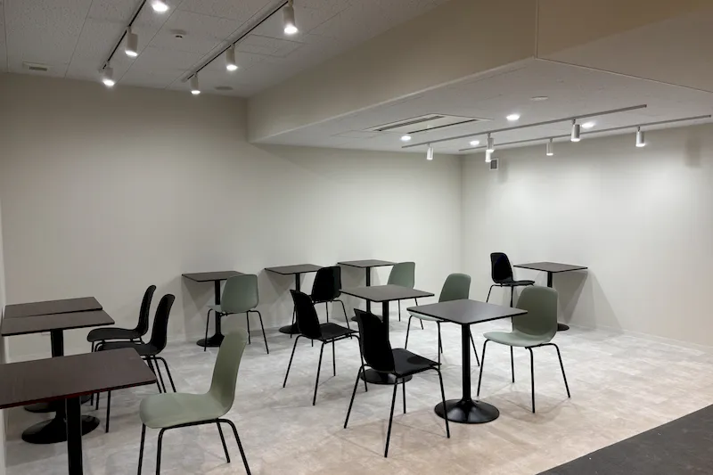 【戸田駅2分】ポップアップや展示会に適した白を基調とした什器も充実したスペース