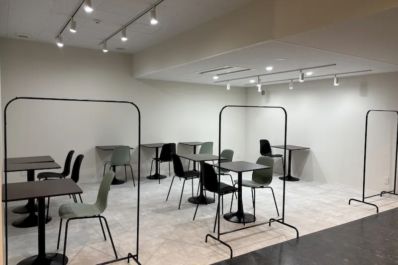 【戸田駅2分】ポップアップや展示会に適した白を基調とした什器も充実したスペース