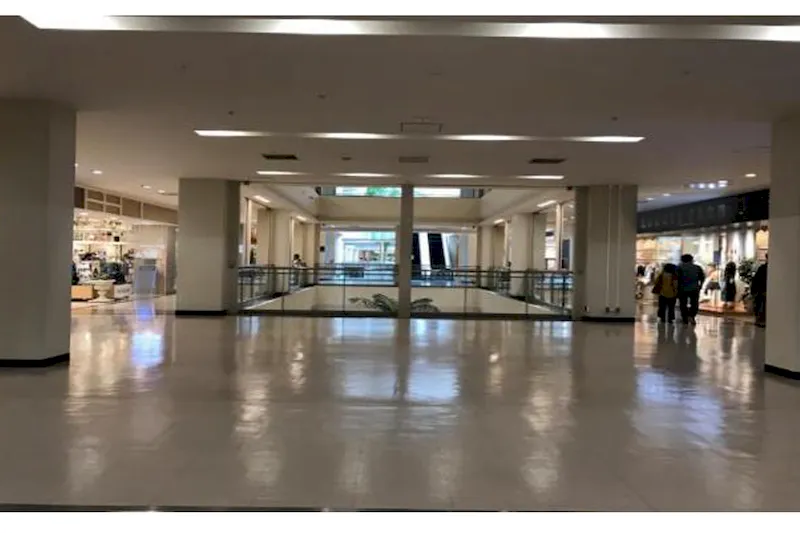 【ららぽーとTOKYO-BAY】南館2F　南Cエスカレーター下(東側)