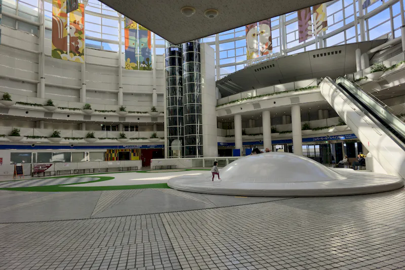 【ROKKO i PARK／アイランドセンター駅直結】商業施設3Fにある広場スペース｜物販やプロモーション催事に最適