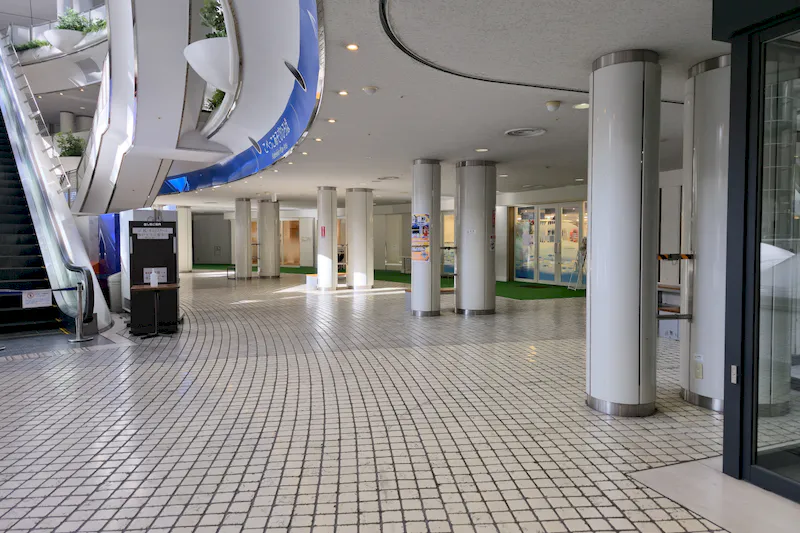 【ROKKO i PARK／アイランドセンター駅直結】商業施設3Fにある広場スペース｜物販やプロモーション催事に最適