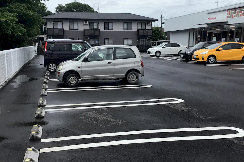 【茨城県古河市】キッチンカーや即売会などに適したドコモショップ三和店敷地内の駐車場スペース