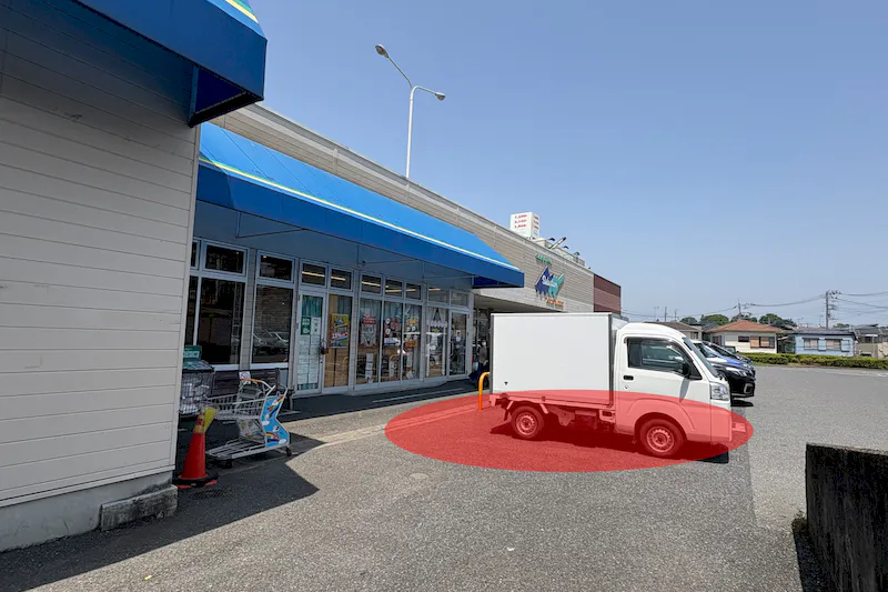 【セレクション青葉台店】店舗入口近くのキッチンカースペース