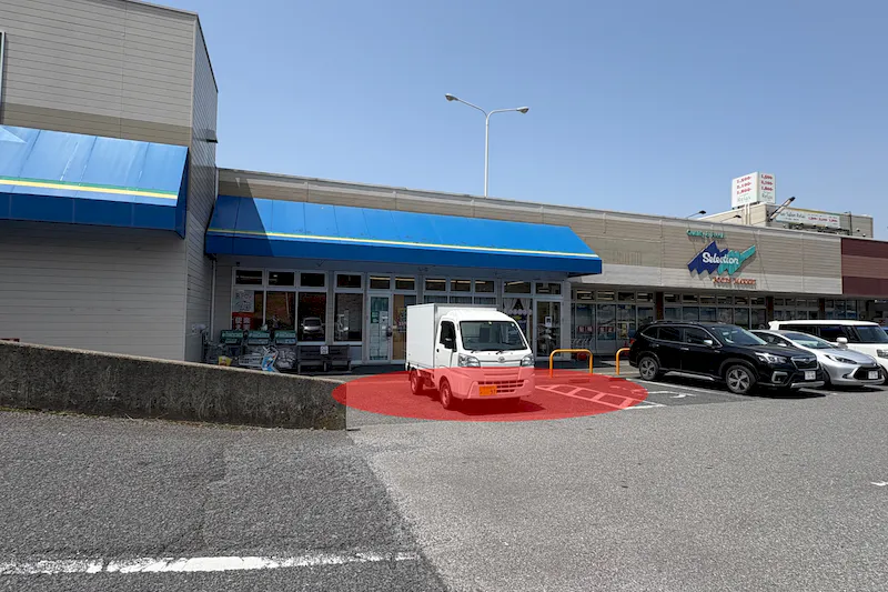 【セレクション青葉台店】店舗入口近くのキッチンカースペース