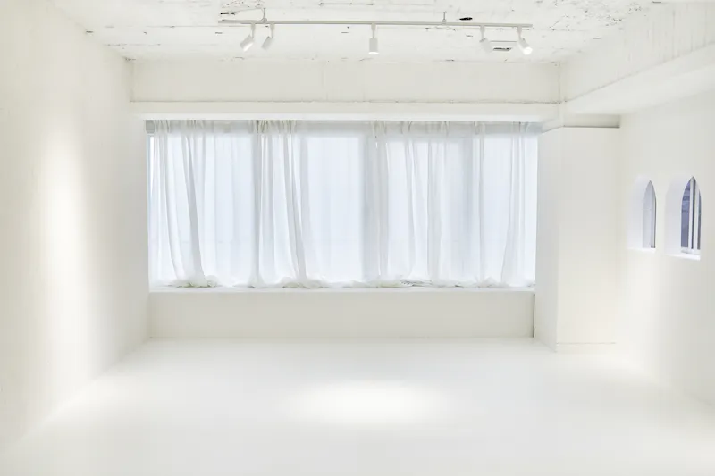 【堺筋本町駅2分】ポップ・シンプル・ナチュラルと3つの空間を完備した撮影スタジオ／レンタルスペース
