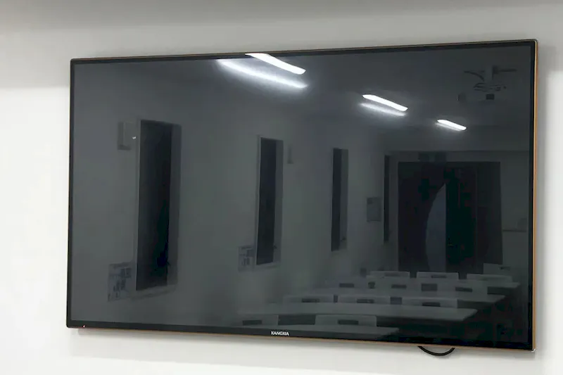 【高崎白銀ビル貸会議室】Room1｜最大26名収容・モニター付きの40㎡貸し会議室｜販売利用OK