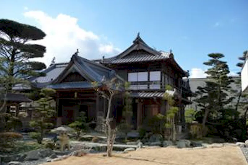 【伊予土居駅9分】撮影やクローズドイベント等に最適な大正時代に建築された屋敷と庭付きの一棟貸しスペース