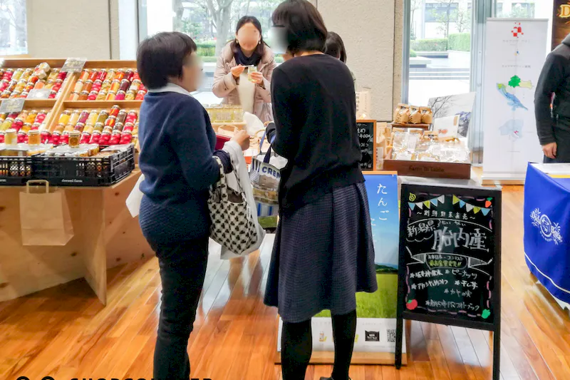【新宿駅7分】原則として祝日を除く毎月第2木曜日・第4木曜日開催、新宿野村ビル1F屋内にあるマルシェスペース