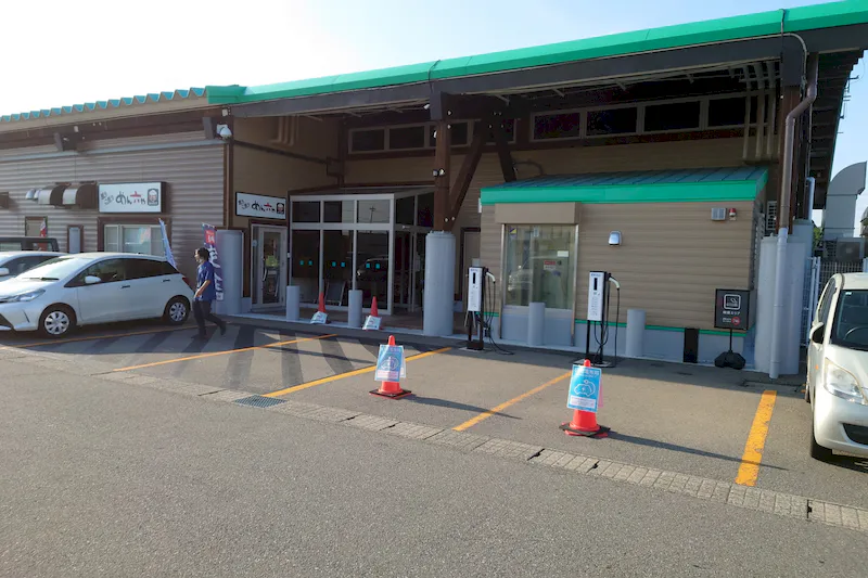 【ダイナム福井丸岡店｜割引キャンペーン実施中】キッチンカーに最適なアミューズメント施設のイベントスペース（めん六や前）