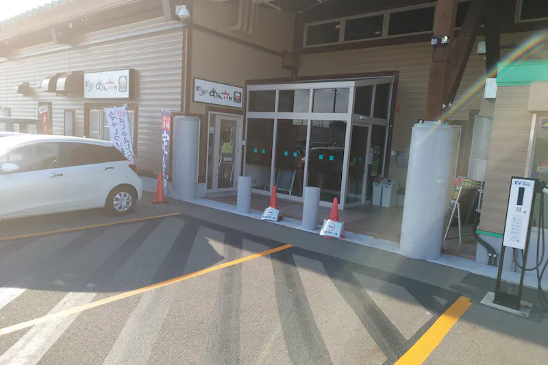 【ダイナム福井丸岡店｜割引キャンペーン実施中】キッチンカーに最適なアミューズメント施設のイベントスペース（めん六や前）