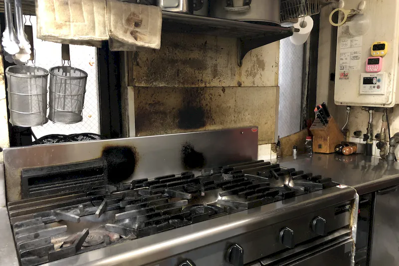 【表参道駅4分】イベントに最適 青山通りから1本入った場所にある赤煉瓦物件（2F）