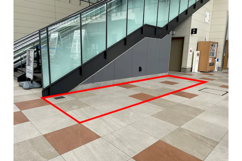 【BRANCH福岡下原】プロモーションや物販用途での利用が可能な商業施設のエスカレーター横スペースの画像
