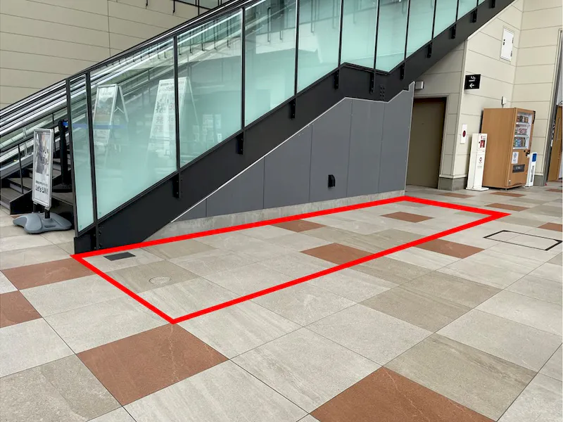 【BRANCH福岡下原】プロモーションや物販用途での利用が可能な商業施設のエスカレーター横スペースの画像1