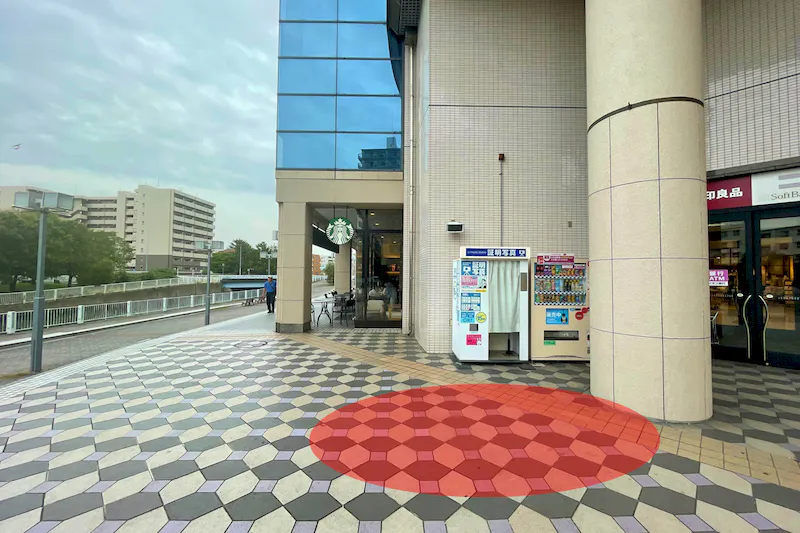 【イオン金沢八景ショッピングセンター】住宅街側にある屋外スペース