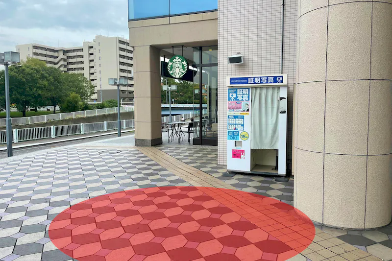【イオン金沢八景ショッピングセンター】住宅街側にある屋外スペース