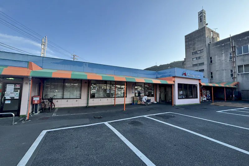 【Aコープつしま店】食物販や販促イベントに最適な入口横の屋外駐車場スペースの画像