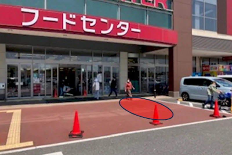 【ベイシア 佐倉店】食品側入口前スペース　販促プロモーションに最適な屋外催事イベントスペース