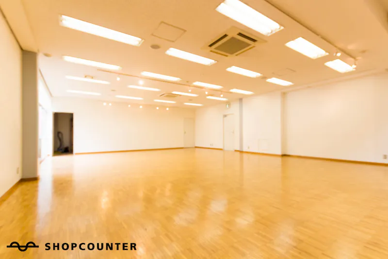 【明治神宮前（原宿）駅1分】展示会、セミナーに適した窓から緑を見渡せるイベントスペース（B）