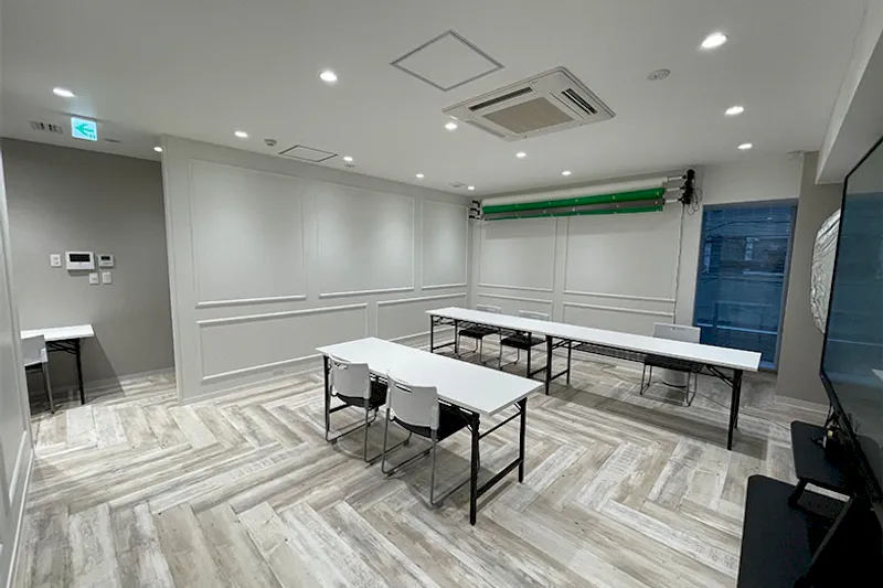 【赤坂駅4分】写真・動画撮影に適した大型モニター完備の白を基調としたスタジオ
