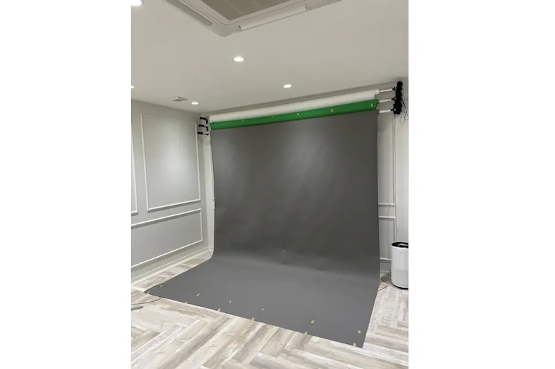 【赤坂駅4分】写真・動画撮影に適した大型モニター完備の白を基調としたスタジオ
