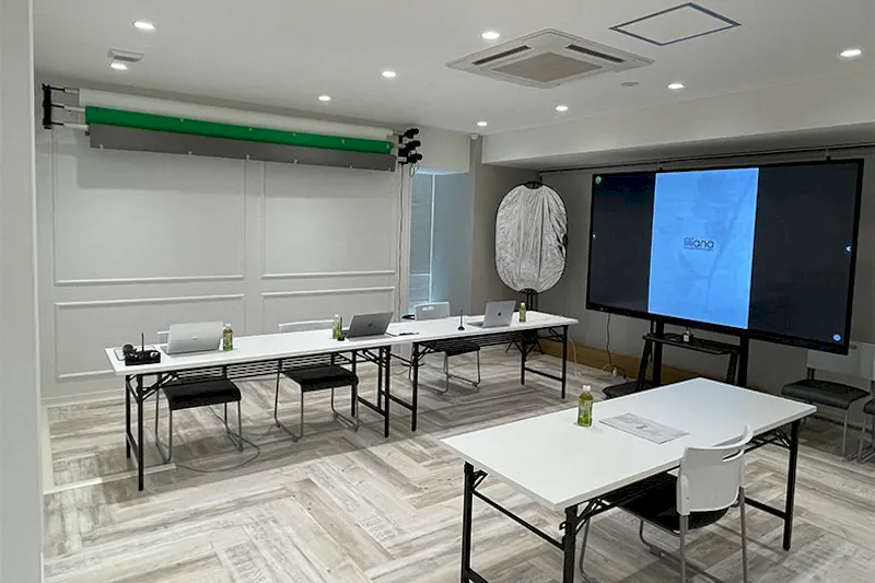 【赤坂駅4分】写真・動画撮影に適した大型モニター完備の白を基調としたスタジオ