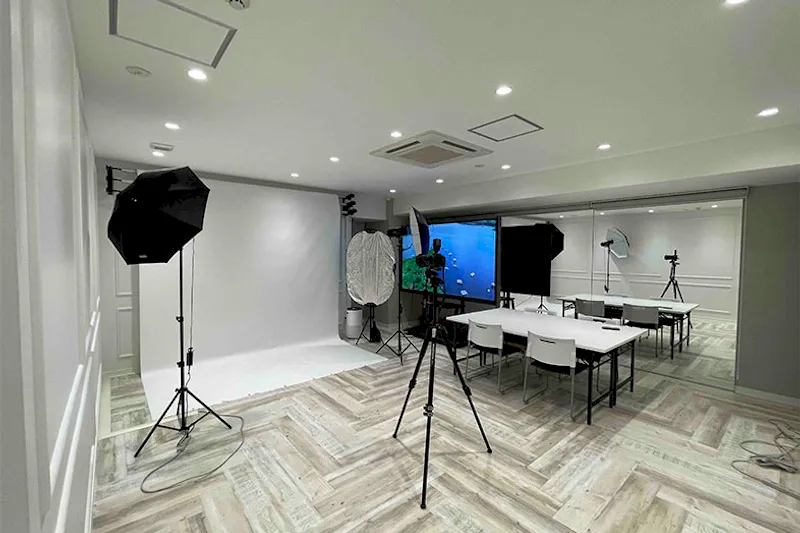 【赤坂駅4分】写真・動画撮影に適した大型モニター完備の白を基調としたスタジオ