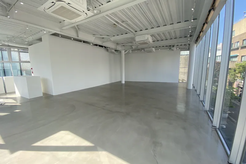 【明治神宮前駅3分｜120㎡】ファッション・アパレル関連のポップアップストアや展示会に適したキャットストリートに浮かぶギャラリースペース【無料貸し出し什器あり】
