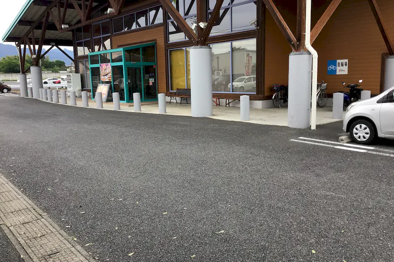 【ダイナム群馬安中店｜割引キャンペーン実施中】キッチンカー出店やプロモーションイベントに最適なアミューズメント施設のイベントスペース（②店舗正面出入口前右側）